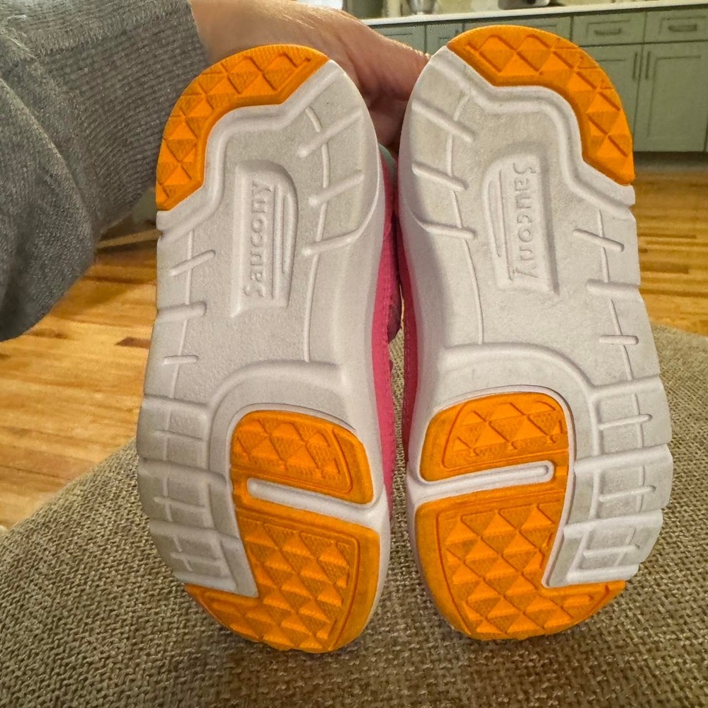Saucony toddler water shoes 10.5 - Picture 3 of 5
